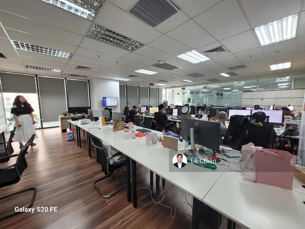 Nhượng 500m2 sẵn nội thất có cắt nhỏ 100m2 stellar garden ngụy như kon tum văn phòng đẹp