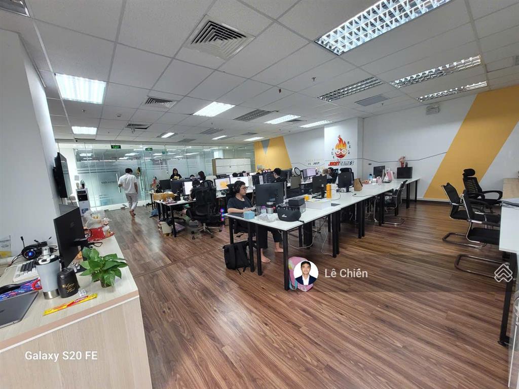 Nhượng 500m2 sẵn nội thất có cắt nhỏ 100m2 stellar garden ngụy như kon tum văn phòng đẹp