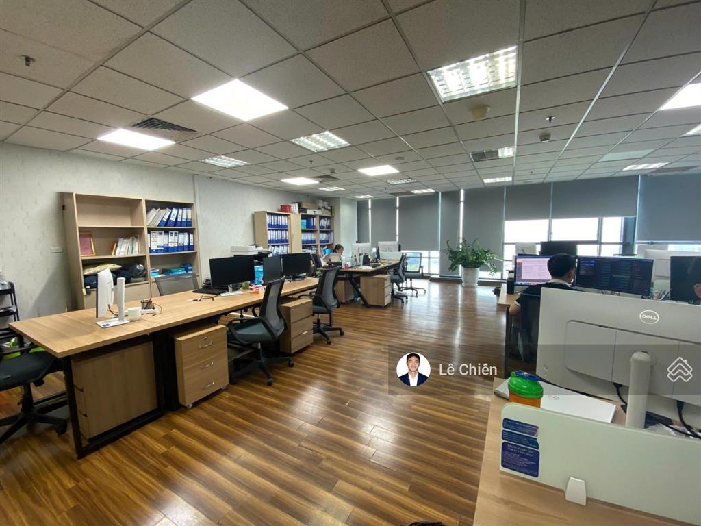 Nhượng vp handico phạm hùng 200m2 có cắt 100m2 sẵn nội thất vào luôn, view đẹp