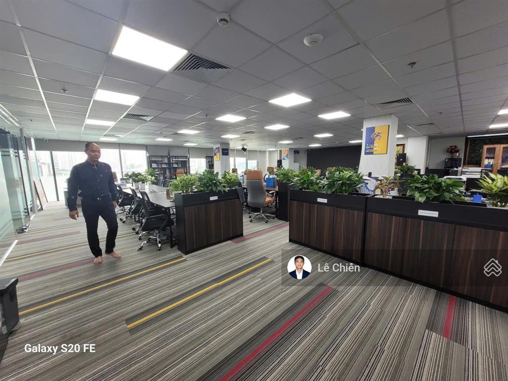 Vp center point 85 lê văn lương 500m2 cắt nhỏ 200m2 có nội thất cho thuê theo yêu cầu