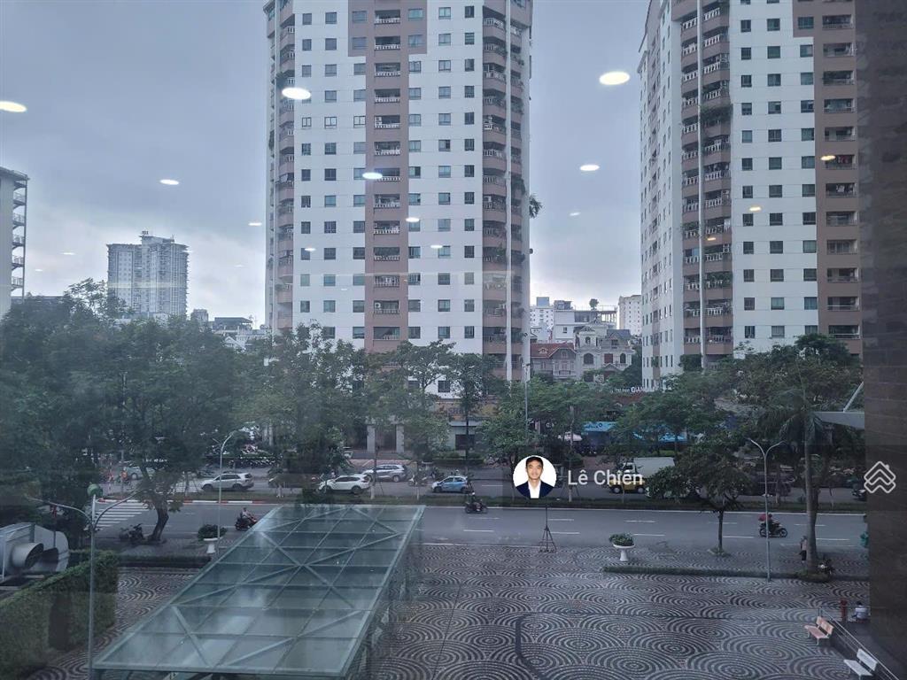 Bql cho thuê vp n04 hoàng đạo thúy 500m2, cắt nhỏ từ 80m2 trở lên, sẵn bàn ghế đẹp, vào được luôn