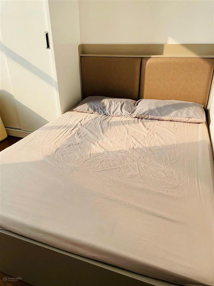 Gia đình cần cho thuê cc 60m2 green star, 2 phòng ngủ và 2 vs, đầy đủ đồ đường phạm văn đồng, hn