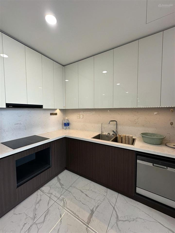 Em còn 1 căn hiếm có giá hời dự án chỉ 9 tỷ/căn (4pn 3wc  132m2) sunshine sky city.  em phan