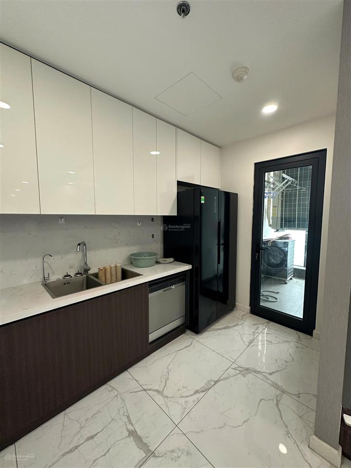 Em còn 1 căn hiếm có giá hời dự án chỉ 9 tỷ/căn (4pn 3wc  132m2) sunshine sky city.  em phan