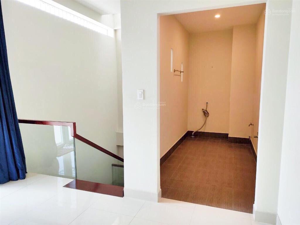 Bán gấp 2 mt 129 huỳnh văn bánh p12 quận phú nhuận, dt 6.9x16m, trệt 3 lầu, hđt 75tr giá 40 tỷ