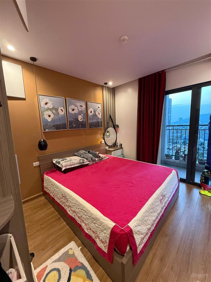 Bán căn 1 phòng ngủ 2 ban công 50m2, full nội thất còn, view biển, giá tốt