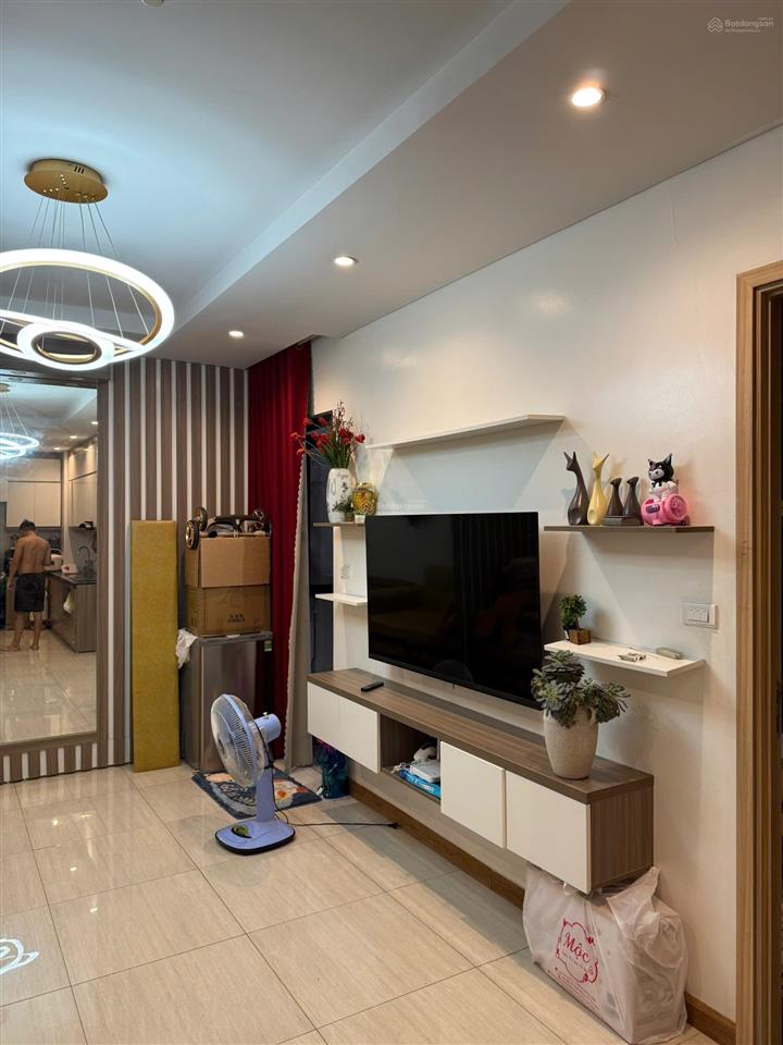 Bán căn 1 phòng ngủ 2 ban công 50m2, full nội thất còn, view biển, giá tốt