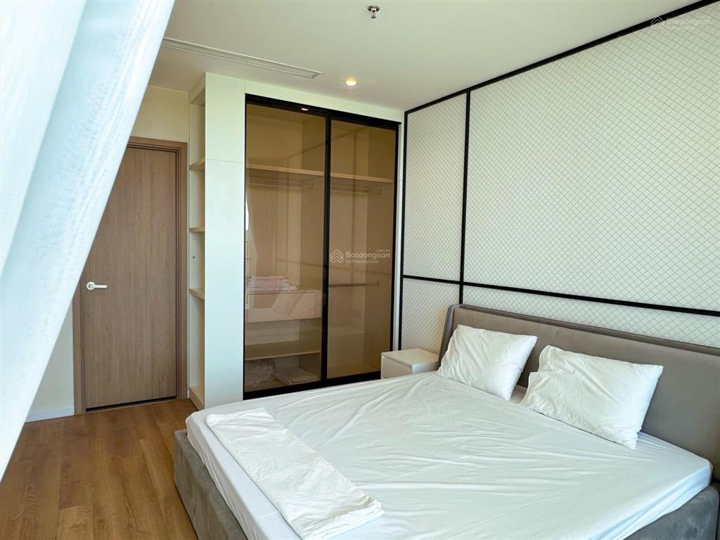 3n2vs tầng cao ,full nội thất, view chính biển hướng đn, giá rẻ