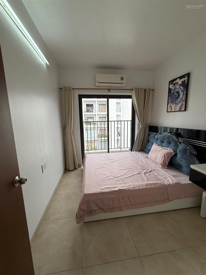 Cần bán 2pn góc hướng đông, 63m2, nội thất xinh xắn, tầng cao