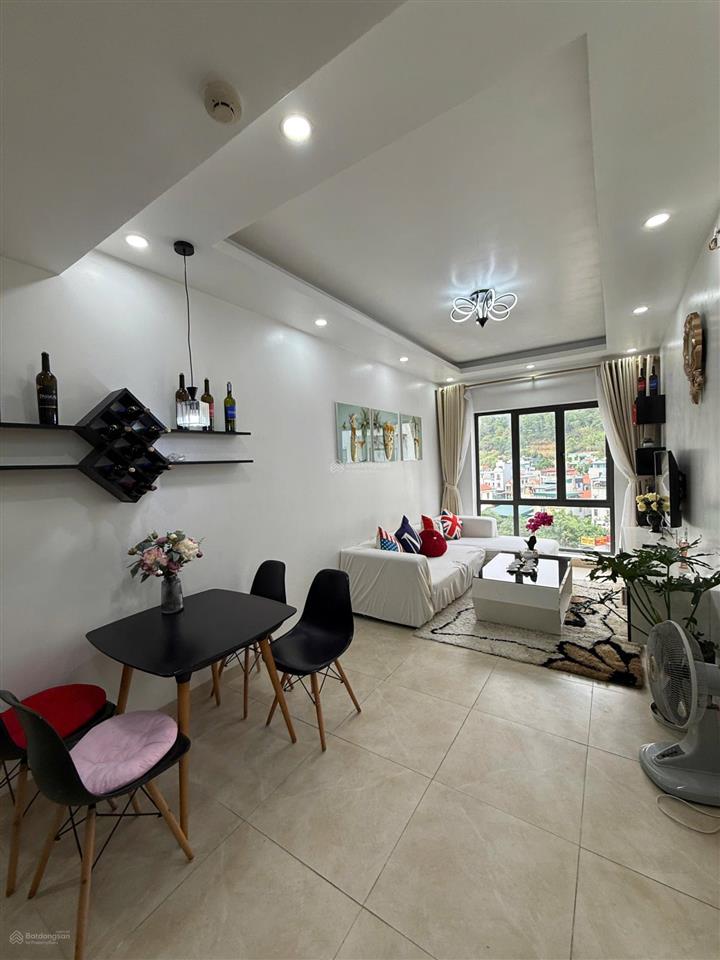 Cần bán 2pn góc hướng đông, 63m2, nội thất xinh xắn, tầng cao