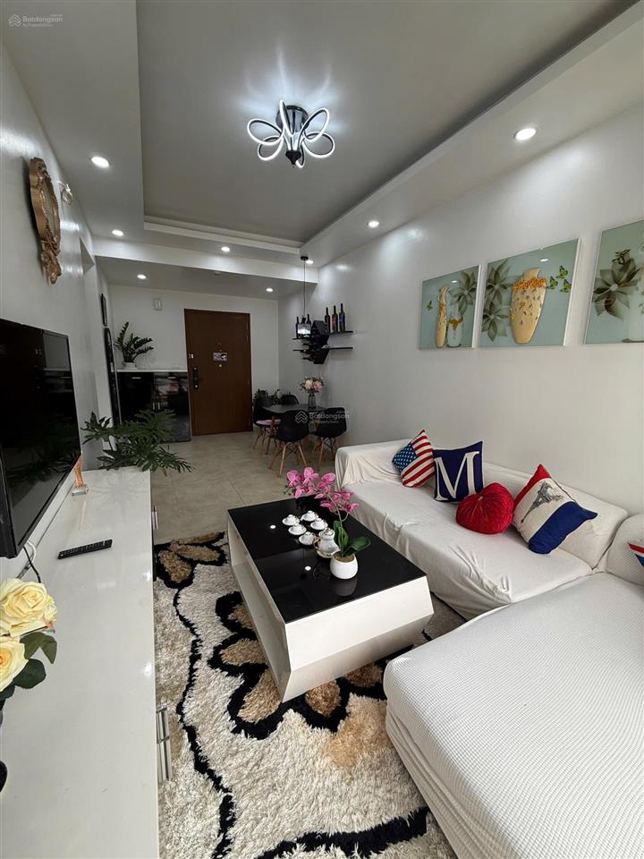 Cần bán 2pn góc hướng đông, 63m2, nội thất xinh xắn, tầng cao