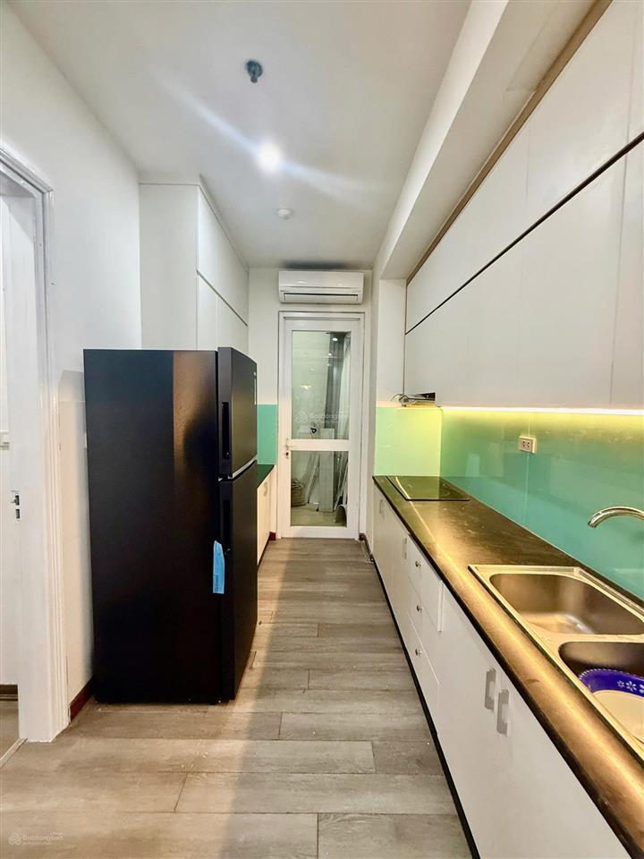 2,4 tỉ cho một căn 2 ngủ 2 vs 76m2, full nội thất còn mới, chung cư nằm ngay trục đường chính hqv