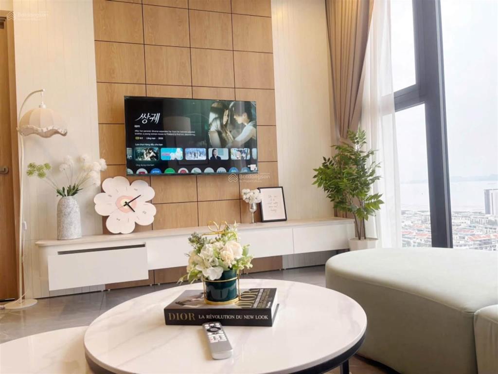 Bán căn góc 3n, 2 mặt view biển, đẹp hiếm có tại dự án, tầng cao, nội thất mới tinh
