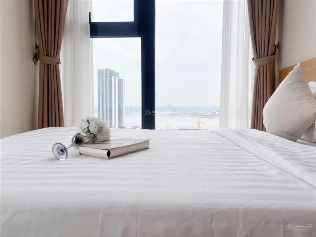 Bán căn góc 3n, 2 mặt view biển, đẹp hiếm có tại dự án, tầng cao, nội thất mới tinh