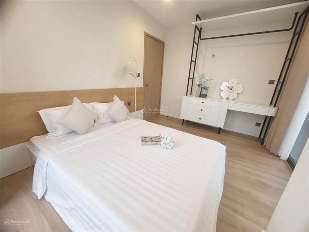 Bán căn góc 3n, 2 mặt view biển, đẹp hiếm có tại dự án, tầng cao, nội thất mới tinh