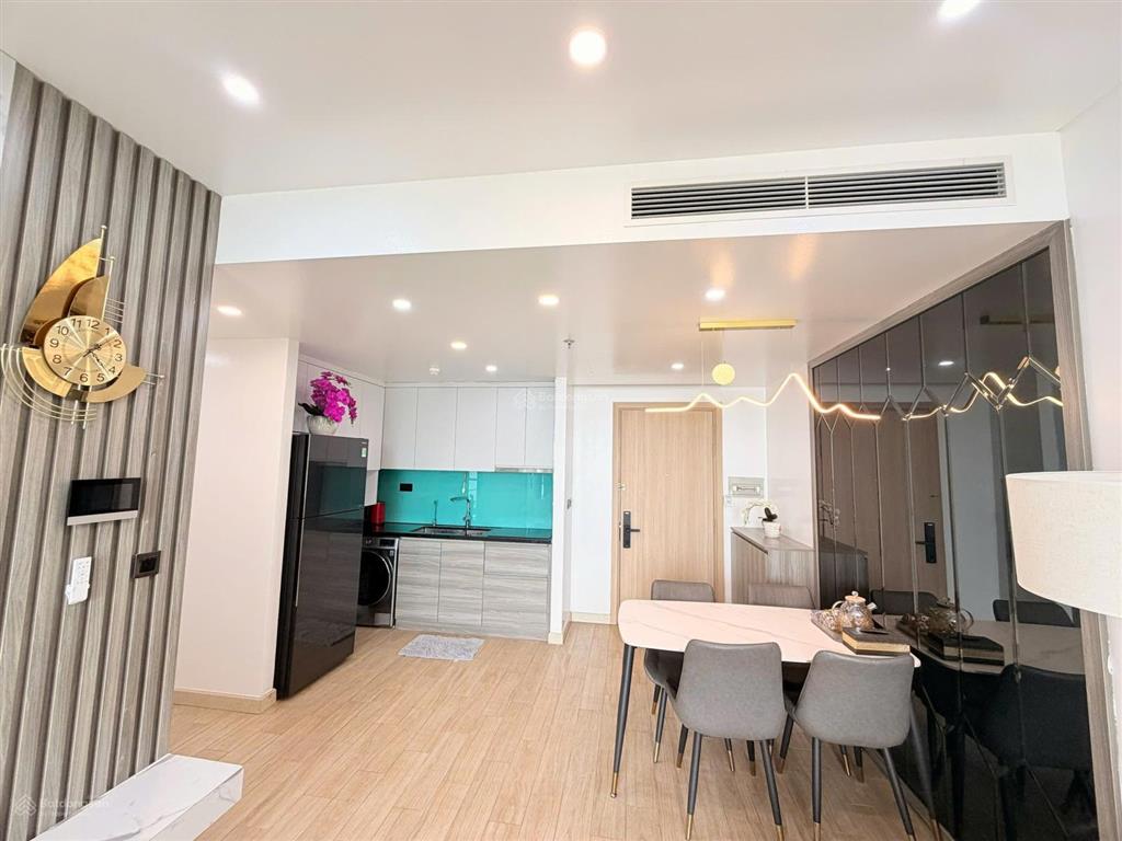 Bán cắt lỗ căn 2pn2vs 80m2 hướng nam view biển, nội thất đầy đủ, mới