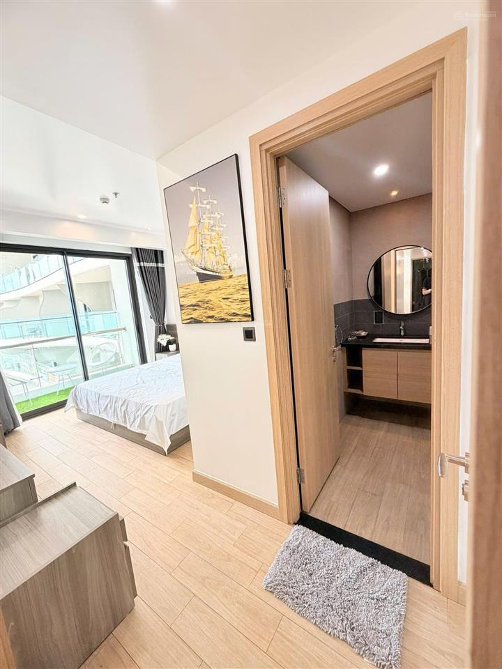 Bán cắt lỗ căn 2pn2vs 80m2 hướng nam view biển, nội thất đầy đủ, mới