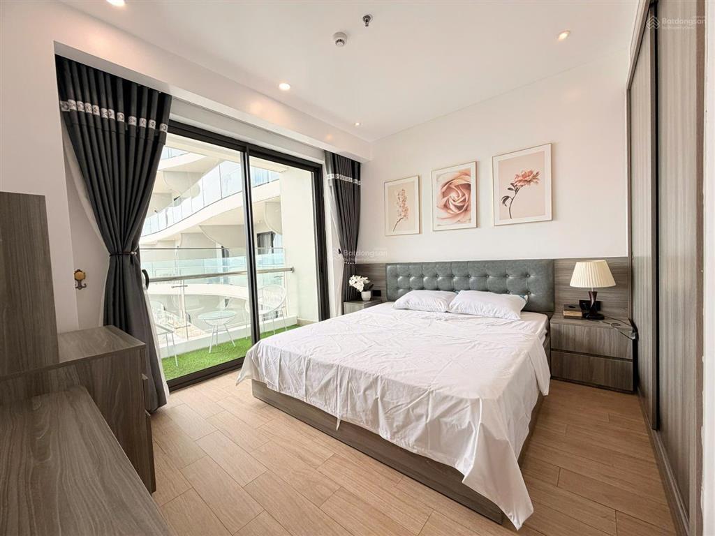 Bán cắt lỗ căn 2pn2vs 80m2 hướng nam view biển, nội thất đầy đủ, mới