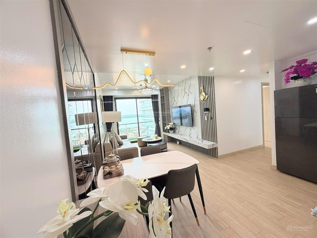 Bán cắt lỗ căn 2pn2vs 80m2 hướng nam view biển, nội thất đầy đủ, mới