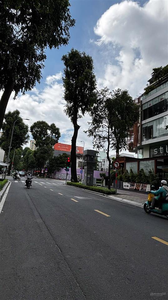 Siêu phẩm q3 mặt tiền lê quý đôn (10,7x22) 2 tầng cho thuê 10.000 usd. giá giảm sâu, bán gấp.