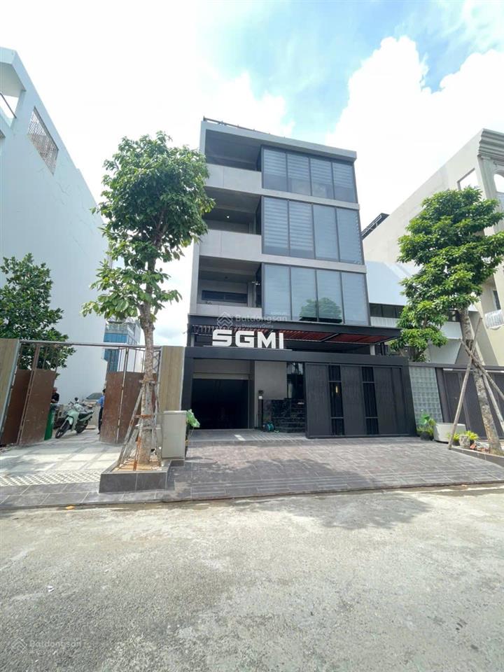 Hiếm  đất xây văn phòng|8x20|ngay cao đức lân|xd hầm 4 tầng|vị trí đẹp|chỉ 1 lô hiếm có đang bán