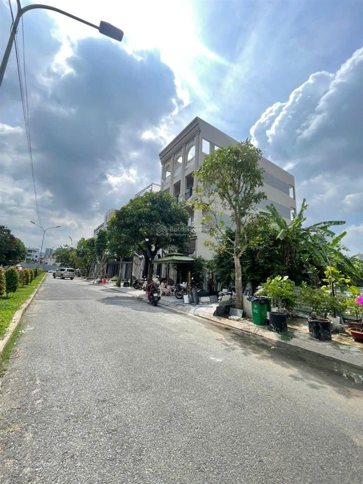 Hiếm  đất xây văn phòng|8x20|ngay cao đức lân|xd hầm 4 tầng|vị trí đẹp|chỉ 1 lô hiếm có đang bán