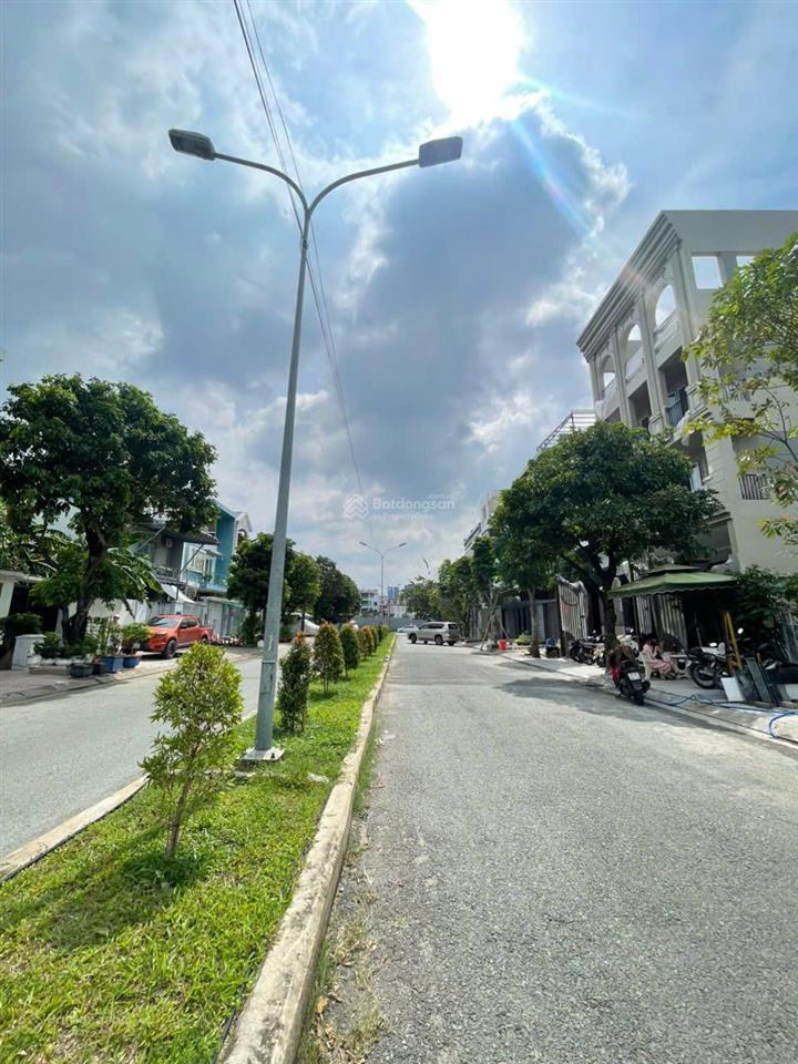 Hiếm  đất xây văn phòng|8x20|ngay cao đức lân|xd hầm 4 tầng|vị trí đẹp|chỉ 1 lô hiếm có đang bán