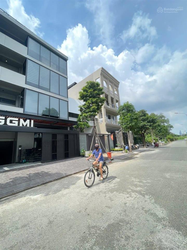 Hiếm  đất xây văn phòng|8x20|ngay cao đức lân|xd hầm 4 tầng|vị trí đẹp|chỉ 1 lô hiếm có đang bán