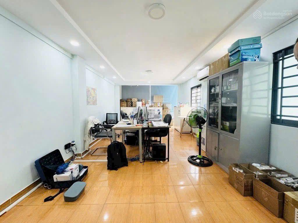 Mặt tiền 3 tháng 2 quận 114x17m, nở hậu 4.5m