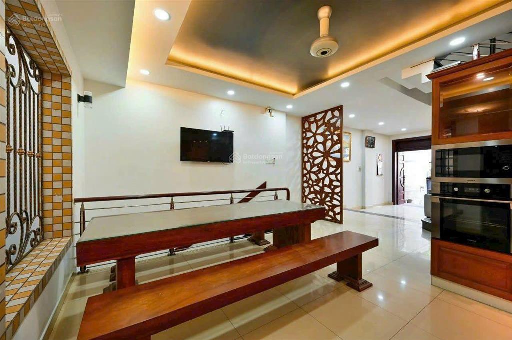 Bán nhà quận 6, 9.7x31m, 300m2, 3 tầng gần chợ minh phụng, 19 tỷ