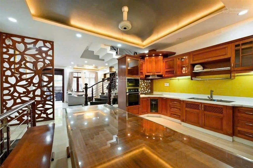 Bán nhà quận 6, 9.7x31m, 300m2, 3 tầng gần chợ minh phụng, 19 tỷ