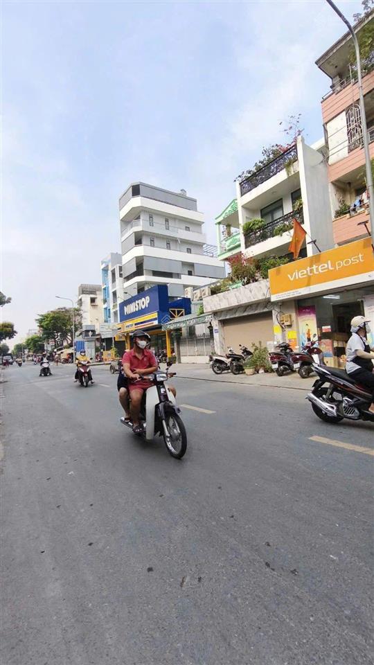 7 tầng hầm  thang máy mặt tiền phạm văn chí quận 6 dt sàn 800m2 dòng tiền gần 80 triệu/ tháng