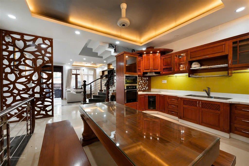 Bán nhà quận 6| 9.7x31m 300m 3 tầng gần chợ minh phụng| 19 tỷ