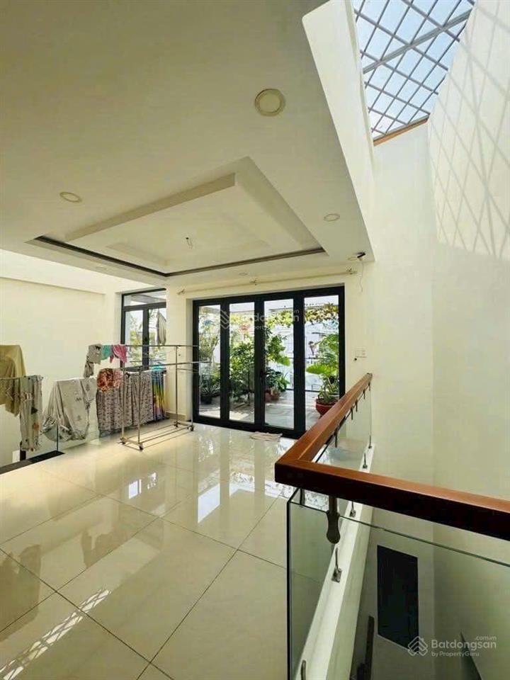 Bán nhà quận 6, 8.6x20m nở hậu 12m, 4 tầng gần chợ phú lâm