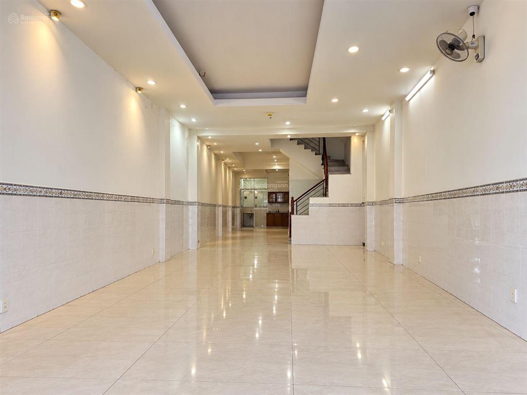 Mặt tiền cao văn lầu quận 6, 80m2 đất, ngay trung tâm chợ lớn!