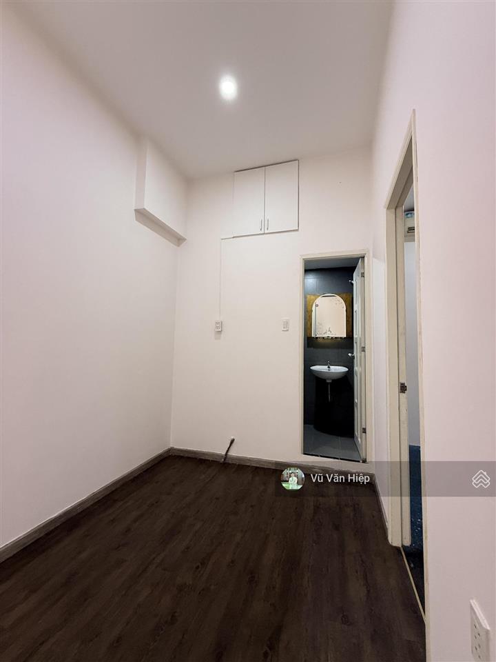 Mặt tiền võ văn kiệt, 3 lầu 4.6m x 6m chỉ hơn 6 tỷ.  0909 779 *** hiệp realty