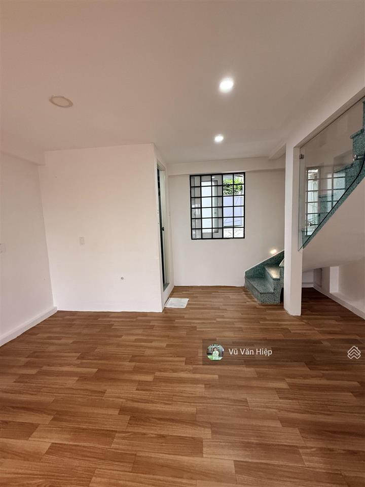 Mặt tiền võ văn kiệt, 3 lầu 4.6m x 6m chỉ hơn 6 tỷ.  0909 779 *** hiệp realty