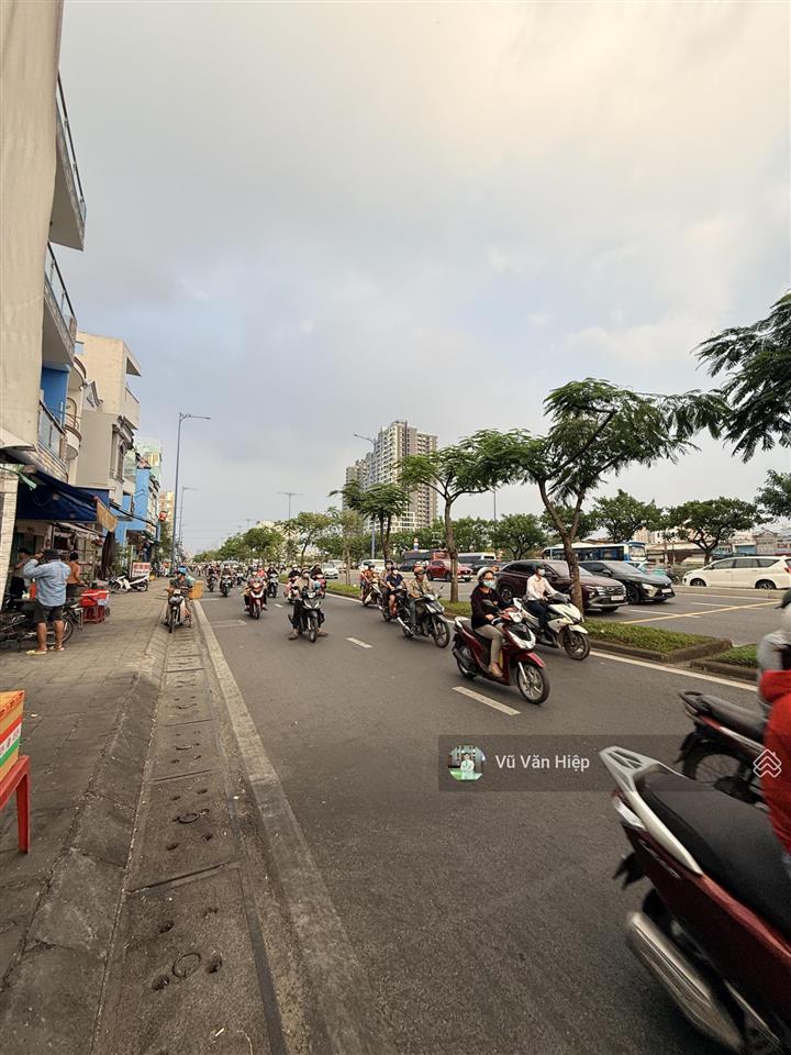 Mặt tiền võ văn kiệt, 3 lầu 4.6m x 6m chỉ hơn 6 tỷ.  0909 779 *** hiệp realty