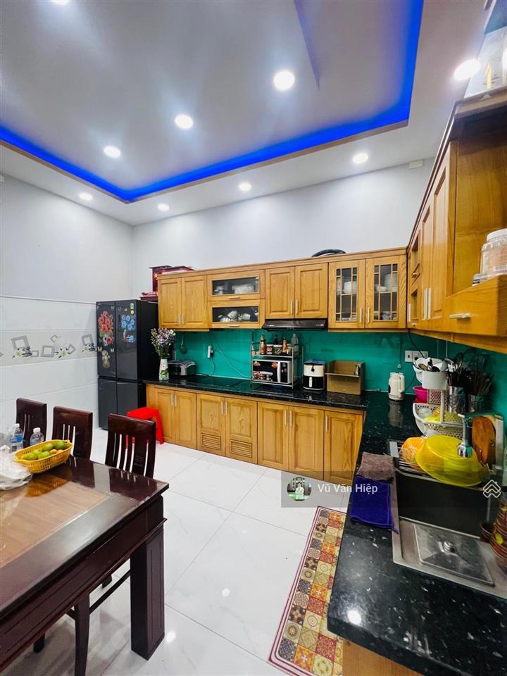 Nhà 3 tầng 4m x 19m mặt tiền khu tên lửa đối diện bx miền tây hơn 8.3 tỷ 3pn 4wc