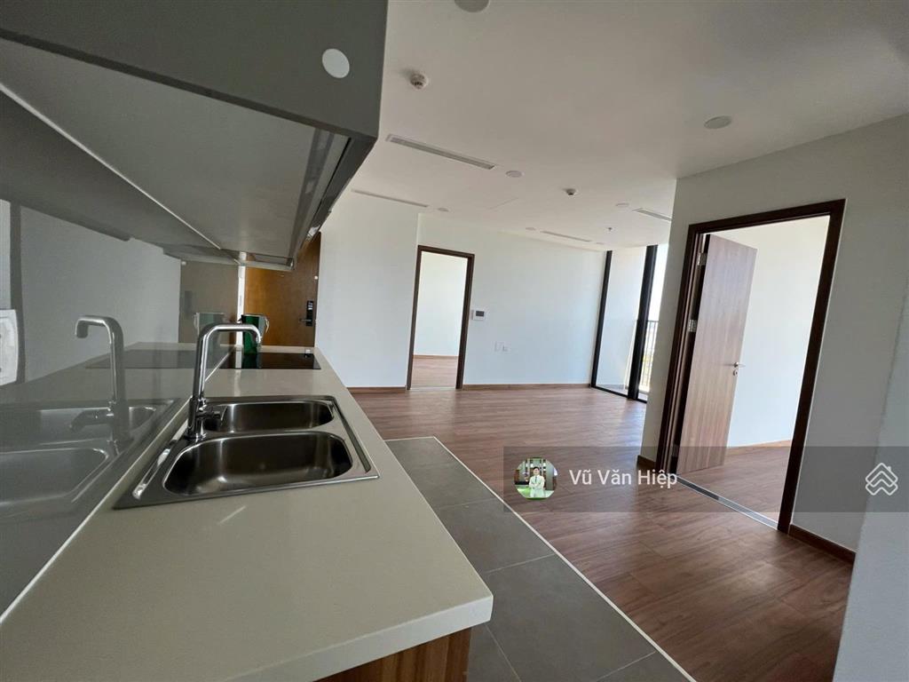 Chính chủ bán căn 2pn 2wc lô góc 70m2 view hồ bơi tầng 8 chỉ 6.2 tỷ, sổ hồng sẵn