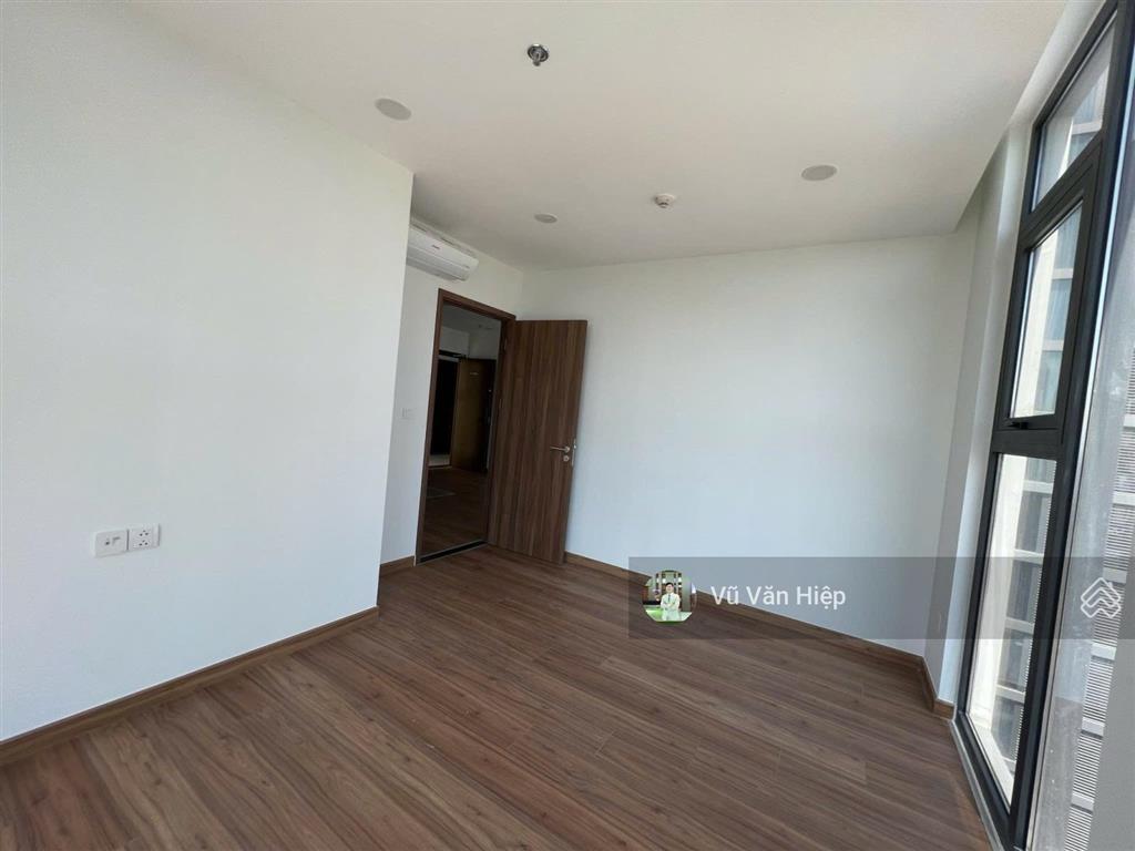 Chính chủ bán căn 2pn 2wc lô góc 70m2 view hồ bơi tầng 8 chỉ 6.2 tỷ, sổ hồng sẵn