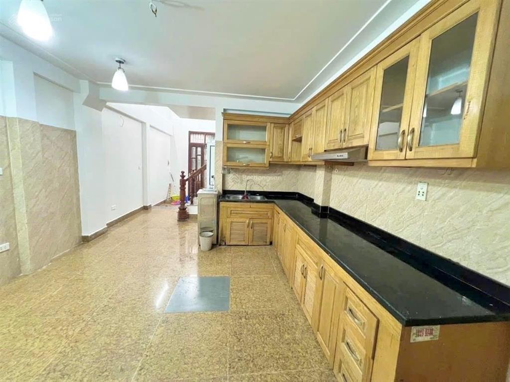 Cho thuê nr tại số 4, ngõ 37/23, bằng a, 15 triệu, 44m2, 4pn, 2wc, 5 tầng, đẹp xuất sắc!