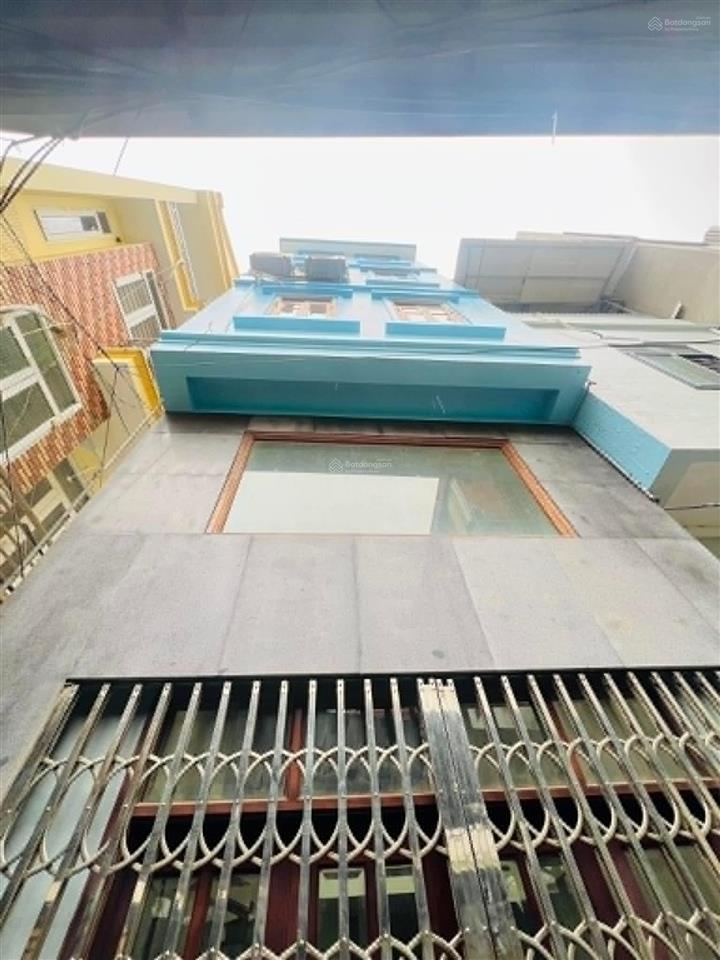 Cho thuê nr tại số 4, ngõ 37/23, bằng a, 15 triệu, 44m2, 4pn, 2wc, 5 tầng, đẹp xuất sắc!