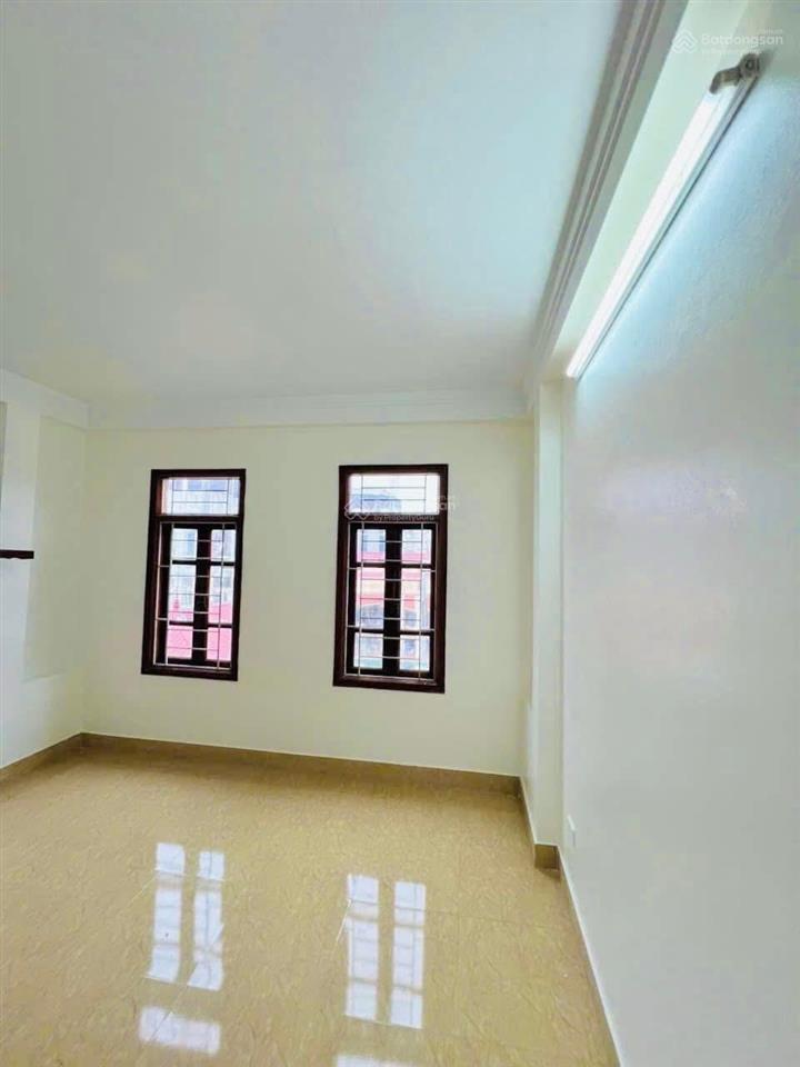Cho thuê nr tại số 4, ngõ 37/23, bằng a, 15 triệu, 44m2, 4pn, 2wc, 5 tầng, đẹp xuất sắc!