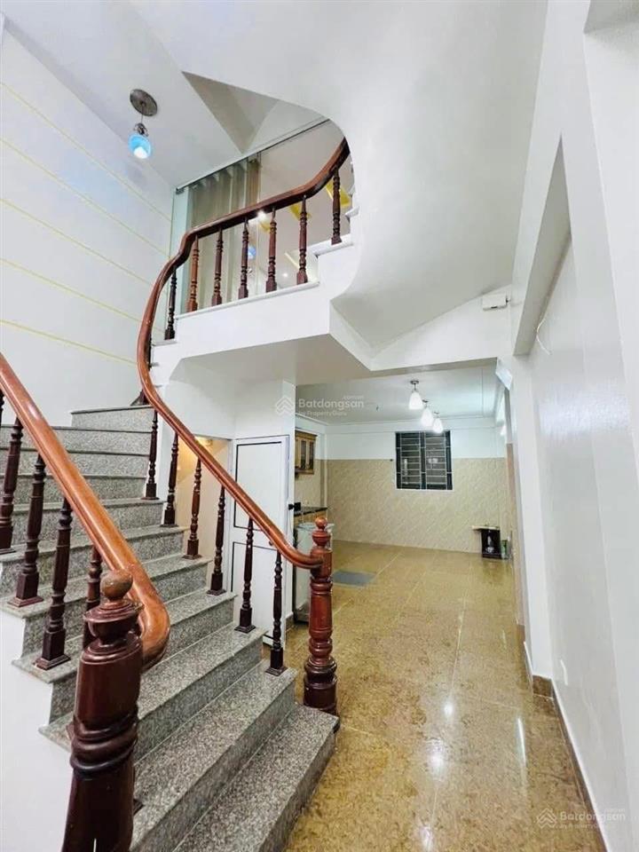 Cho thuê nr tại số 4, ngõ 37/23, bằng a, 15 triệu, 44m2, 4pn, 2wc, 5 tầng, đẹp xuất sắc!
