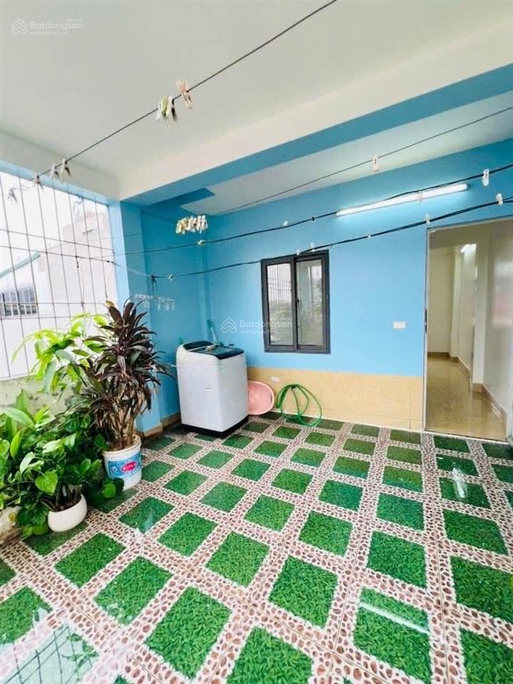 Cho thuê nr tại số 4, ngõ 37/23, bằng a, 15 triệu, 44m2, 4pn, 2wc, 5 tầng, đẹp xuất sắc!