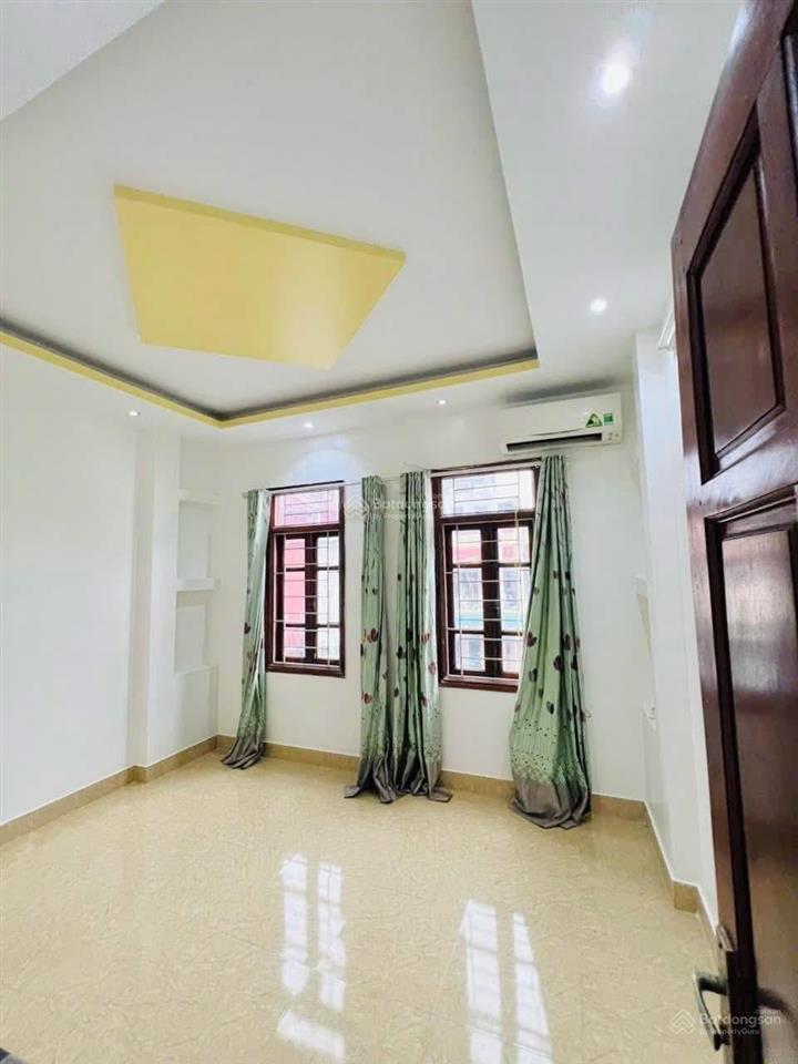 Cho thuê nr tại số 4, ngõ 37/23, bằng a, 15 triệu, 44m2, 4pn, 2wc, 5 tầng, đẹp xuất sắc!