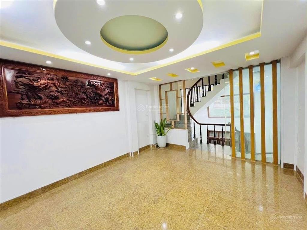 Cho thuê nr tại số 4, ngõ 37/23, bằng a, 15 triệu, 44m2, 4pn, 2wc, 5 tầng, đẹp xuất sắc!
