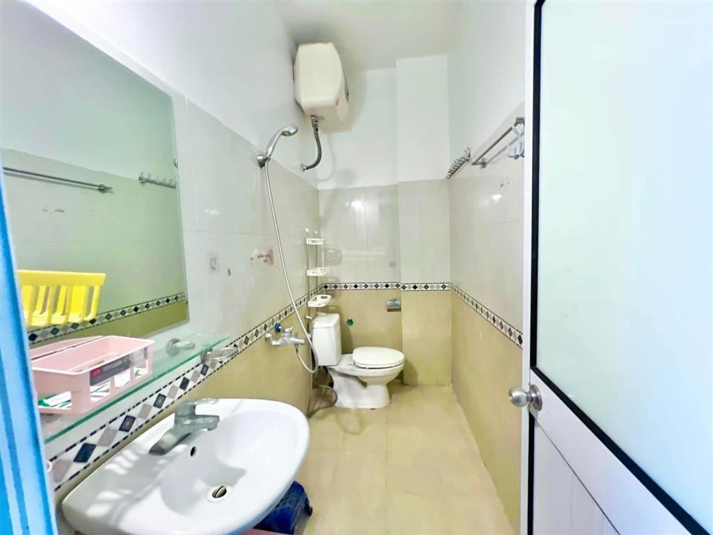 Cho thuê nr tại số 4, ngõ 37/23, bằng a, 15 triệu, 44m2, 4pn, 2wc, 5 tầng, đẹp xuất sắc!