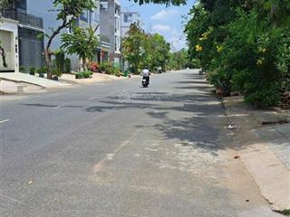 Bán nhà mặt tiền phạm hữu lầu q7. diện tích 8,8x42m. giá tốt, phù hợp xây toà nhà vp, chdv